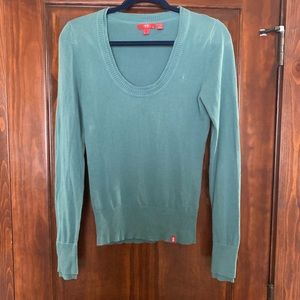 Women’s sweater Size M
